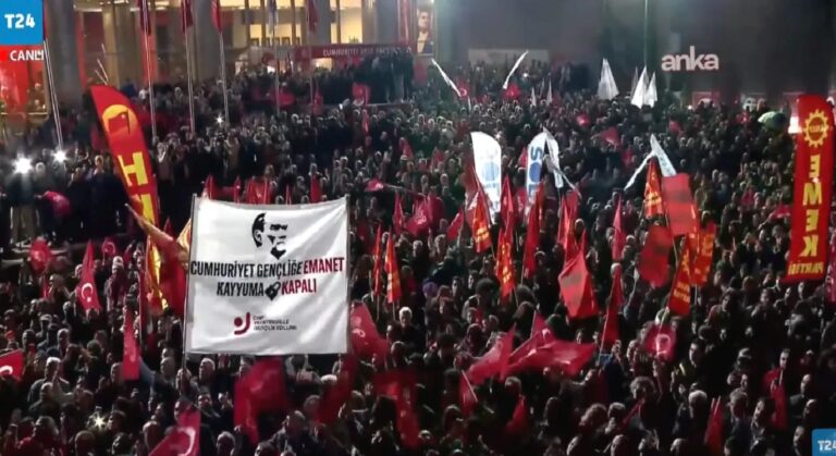 Özel, CHP Genel Merkezi önüne gelen partililere sesleniyor
