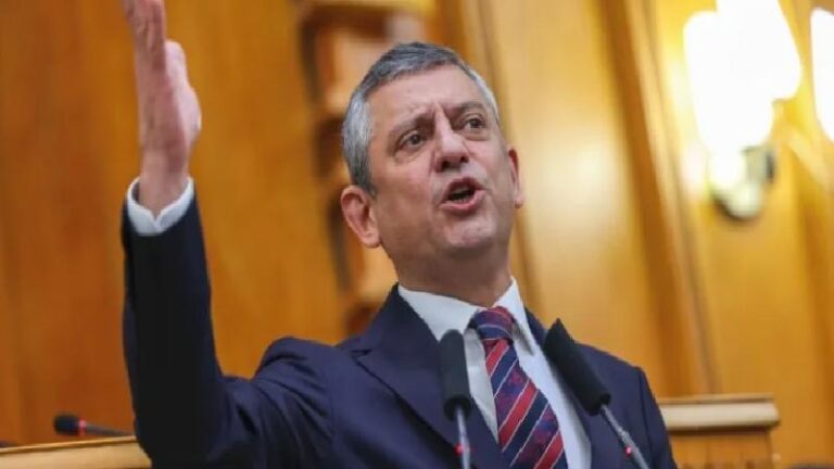 Özel, mutlak butlan kararını nerede öğrendi, ilk tepkisi ne oldu?