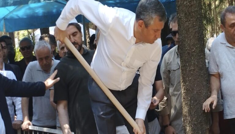 Özgür Özel, amcasını kaybetti