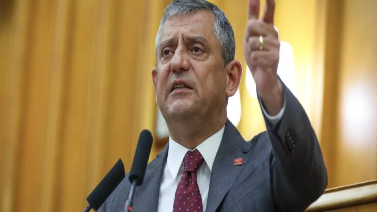 Özgür Özel: Ne kadar kötülük görsek de direnmeye, mücadele etmeye ama çalışmaya devam edeceğiz