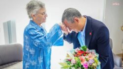 Özgür Özel’den merhum başkanlar Ferdi Zeyrek ve Gülşah Durbay’ın annelerine Anneler Günü ziyaretleri