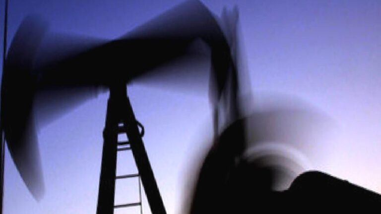 Petrol ABD-İran çatışmasının alevlenmesiyle yükseldi