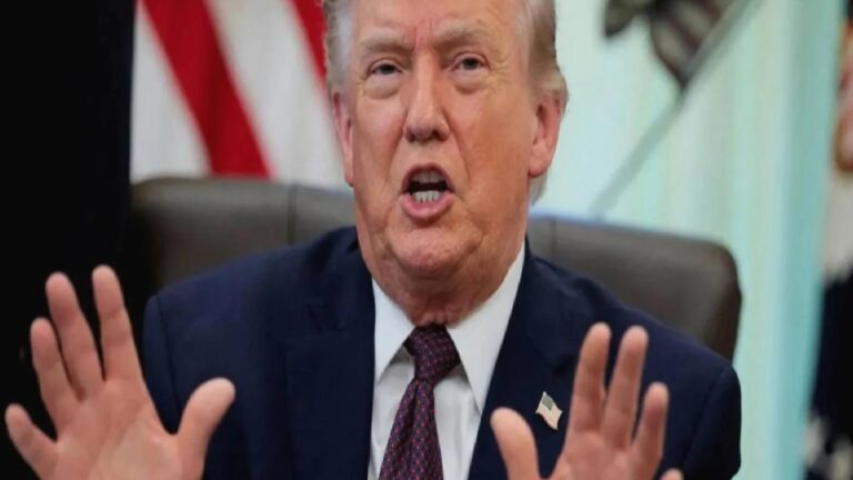 Trump: Anlaşma olana kadar abluka yürürlükte kalacak