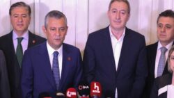 Tuncer Bakırhan: CHP’nin kurultay iradesiyle demokratik zeminde örgütlenmesini bekliyoruz