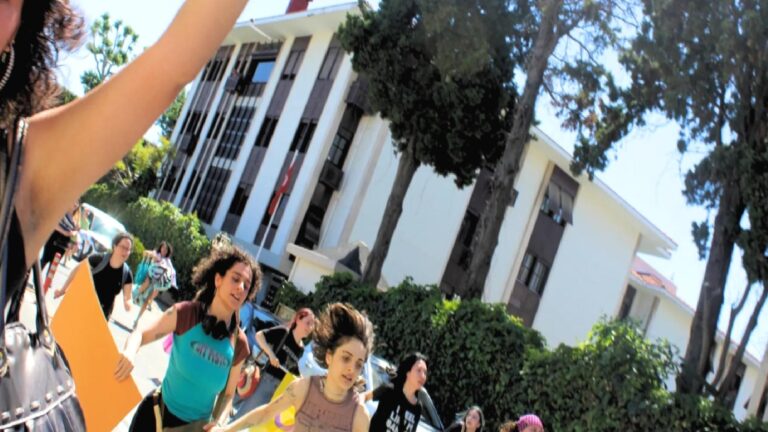 12. İstanbul Trans Onur Yürüyüşü’nde 10 kişi gözaltına alındı: Aralarında gazeteciler de var!