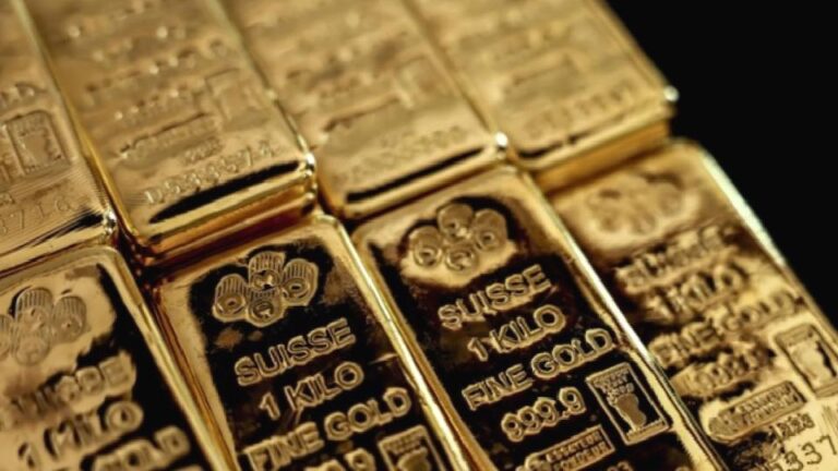 Altın ateşkes ve Fed beklentileri arasında yatay seyrediyor