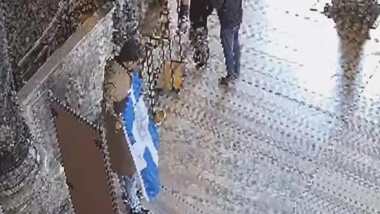 Ayasofya’da Bizans bayrağı açan iki turist hakkında yeni karar
