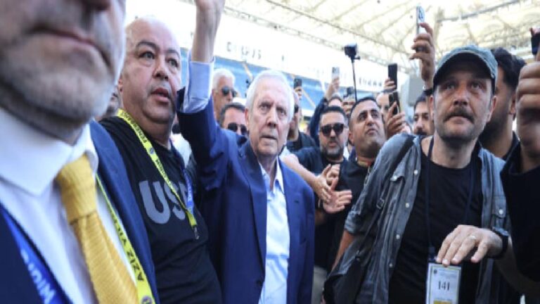 Aziz Yıldırım yeniden Fenerbahçe Başkanı seçildi