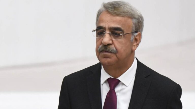 DEM Parti İmralı heyeti üyesi Sancar: Öcalan’ın yol haritası üç başlıktan oluşuyor; yasal düzenleme konusunda kaybedecek zamanımız yok