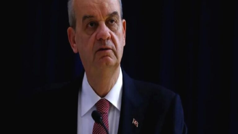 Eski Genelkurmay Başkanı İlker Başbuğ: Özgür Özel, Türkiye’de birileri FETÖ’cülükle suçlanacaksa, akla gelebilecek en son isimlerden biridir