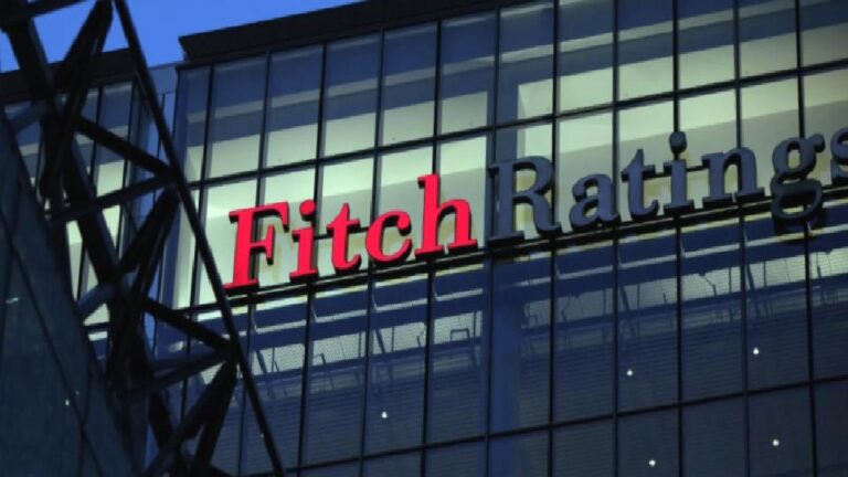 Fitch: Petrol piyasası yeniden arz fazlasına dönecek