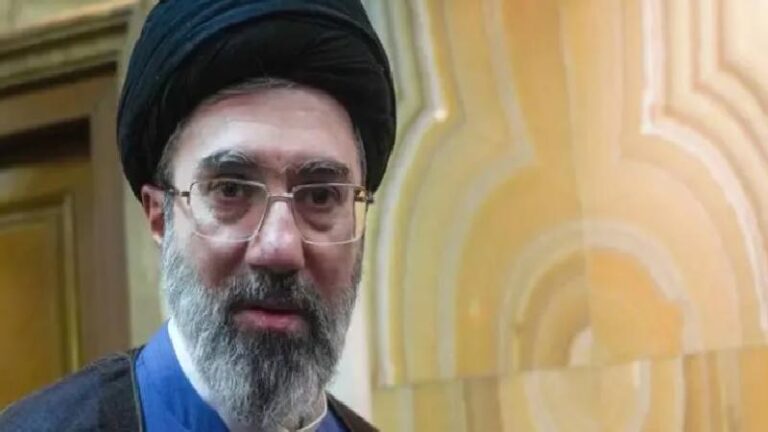İran’ın dinî lideri Hamaney’den yeni açıklama: Darbe alan düşman İranlıları bölmeye çalışıyor