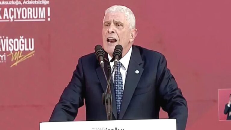 İyi Parti’den “Bayrak Açıyorum” mitingi | Dervişoğlu: Sahte kavgaları ve suni krizleri bir kenara bırakıyor, ‘Bütünleşik Muhalefet’ anlayışını savunuyoruz