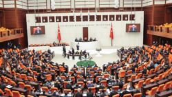 İyi Parti’nin “vize krizindeki aracı şirketler araştırılsın” önergesi AKP ve MHP oylarıyla reddedildi: Bu şirketlerin AKP’li vekillerle ilişkisi var!