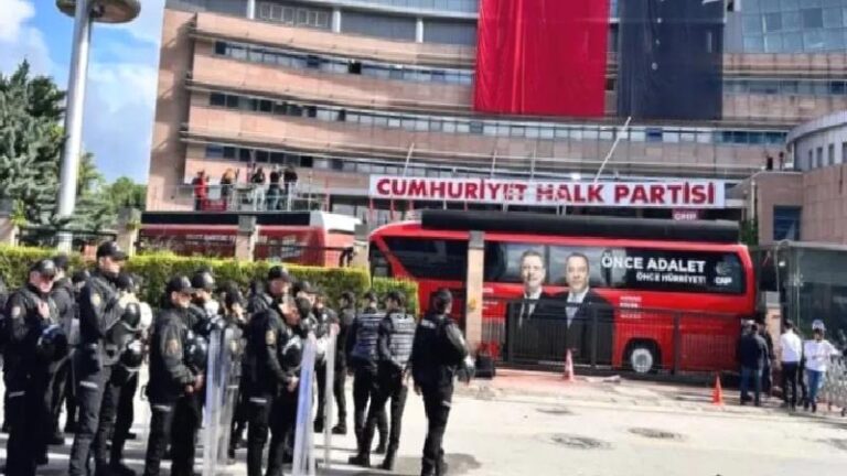 Mühür, meydan ve sarmal: CHP krizini meşruiyet ayrışması üzerinden okumak