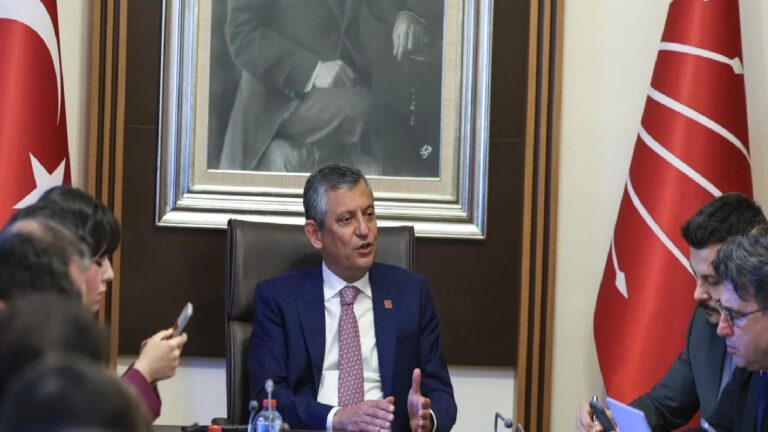Özgür Özel: Yeni parti felaket senaryoları için hazırda; İmamoğlu’na beni dışlamalarını söyleyerek cezaevinde Genel Başkanlık teklif ettiler
