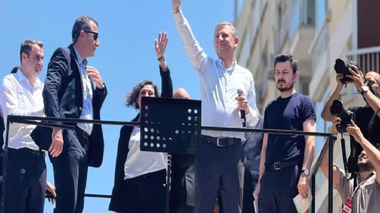 Özgür Özel’den “mutlak butlan” kararına tepki gösteren eski 221 vekile teşekkür