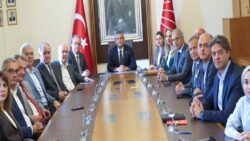 Özgür Özel’in başkanlığında CAO toplantısı: Kılıçdaroğlu’na yakın isimlerle de görüştü, İmamoğlu “Kararlarınızın yanınızdayım” dedi