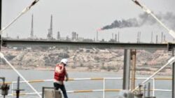 Petrol, ABD-İran belirsizliğiyle yüksek seyrini koruyor
