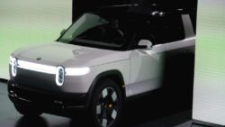 Rivian, ilk R2 SUV’un teslimatlarına başladı