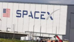 SpaceX, tarihin en büyük halka arzında 75 milyar dolar topladı