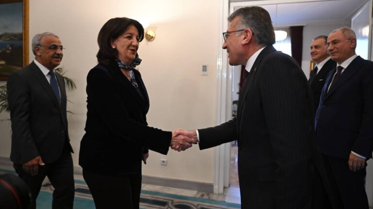‘Süreç yasası’ için düğmeye basıldı: AKP ve İmralı Heyeti görüştü; yasanın köprü görevi görmesi bekleniyor