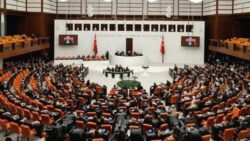 TBMM Genel Kurulu’nda skandal: AKP sıralarından verilen pusulalardaki vekiller salonda değilmiş!