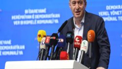 Tuncer Bakırhan: Söylüyoruz ama iktidar bildiğini okuyor; kapıları kırarak, yargı sopasıyla muhalefeti dizayn etmenin hiç kimseye yararı yok!