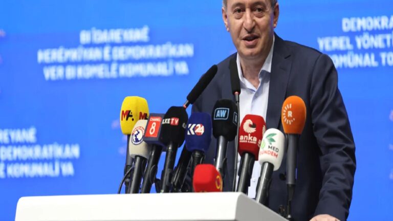 Tuncer Bakırhan: Söylüyoruz ama iktidar bildiğini okuyor; kapıları kırarak, yargı sopasıyla muhalefeti dizayn etmenin hiç kimseye yararı yok!