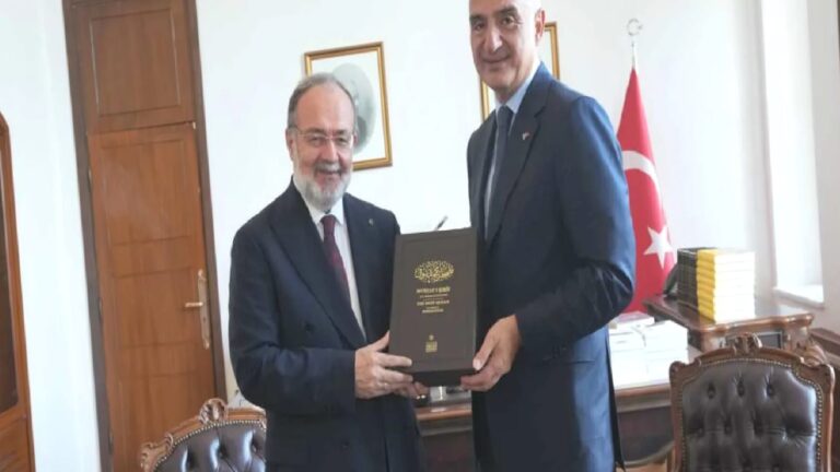 Bakan Ersoy’dan Prof. Dr. Mehmet Görmez’e ziyaret