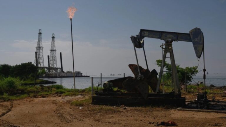 Brent petrol, ABD-İran gerilimiyle 80 doları aştı