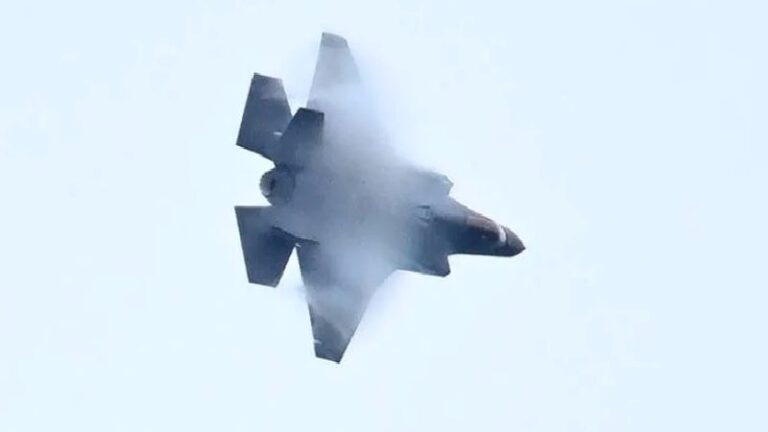 Dışişleri kaynakları: F-35 programına tam olarak geri dönmekten farklı olarak depoda tutulan 6 adet uçak Türkiye’ye getirilebilir