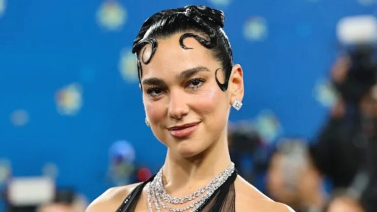 Dua Lipa’dan Arnavutluk’taki Trump karşıtı protestolara destek: Halkın sesine kulak verin