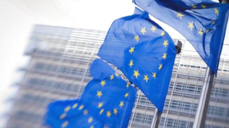 Euro Bölgesi’nde bileşik PMI 3 ayın zirvesine çıktı