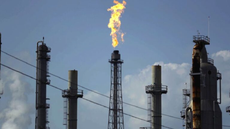 ExxonMobil ve Chevron’dan üç haneli kâr artışı