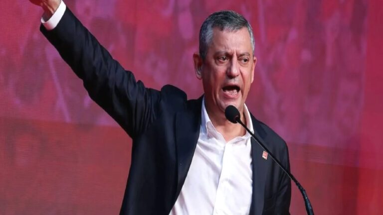 Özel’den yeni parti açıklaması: Ortaya atılan isimler tamamen yalan, 20 Temmuz yeni partiye geçmek veya CHP’den ayrılmak için kesin tarih değil; baskın seçime karşı yedekte parti tutacağız