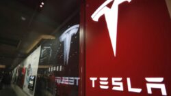 Tesla’nın kârı ikinci çeyrekte beklentilerin altında kaldı