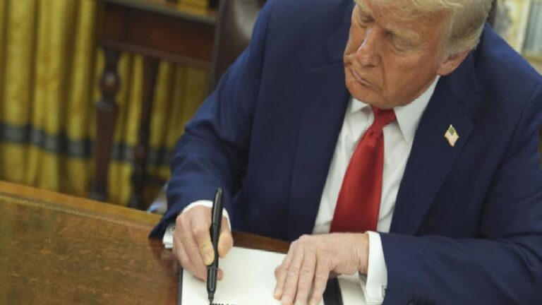 WSJ: Trump, Suudi Arabistan ile nükleer anlaşmayı onayladı