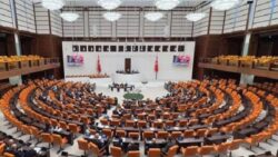 AKP’nin önerisi kabul edildi; çerçeve yasa görüşmesi bugün tamamlanamazsa Meclis takvimi değişecek