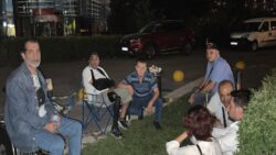 Er şehit aileleri ve er gazileri eylemlerinin 39’uncu gecesini Aile ve Sosyal Hizmetler Bakanlığı önünde geçiriyor
