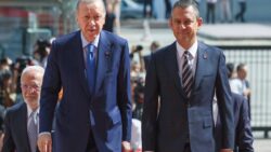 Eski AKP’li siyasetçilerden Yeni Parti yorumu: İlk yola çıktığımızda Erdoğan, ‘Milli Görüş gömleğini çıkardım’ dedi; Özel’in de benzer tavır sergilemesi gerek