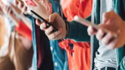 Fransa’da liselerde cep telefonu yasaklandı