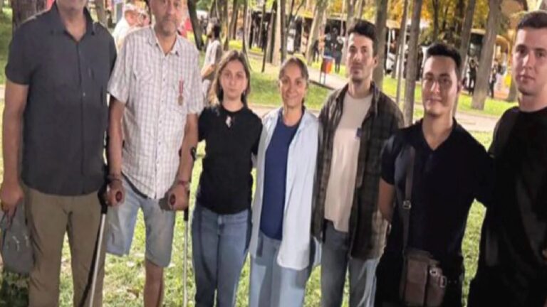 İhraç edilen teğmenler, er şehit aileleri ve gazilerin eylemine destek verdi