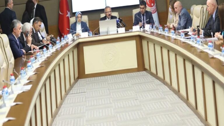 Okul olaylarını araştıran komisyonda rapor mesaisi: Bahçeler eğitim saatleri dışında açılmalı, devamsızlıkta sosyal hizmet temelli müdahale uygulanmalı