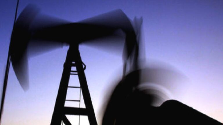 Petrol, ABD’nin İran tehdidiyle yükseldi