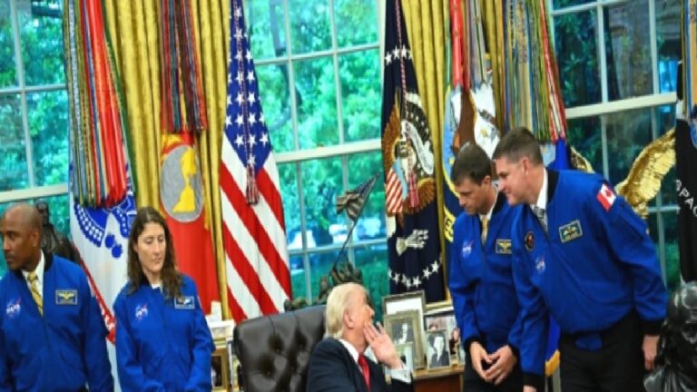 Trump “ABD Uzay Akademisi” kuracaklarını açıkladı