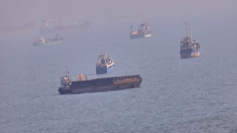 UKMTO: Hürmüz Boğazı’ndan geçen bir tanker vuruldu