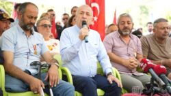 Ümit Özdağ’ın “Bayrağını al, Güvenpark’a gel” çağrısıyla vatandaşlar gazilerin Güvenpark’taki eylemine destek verdi