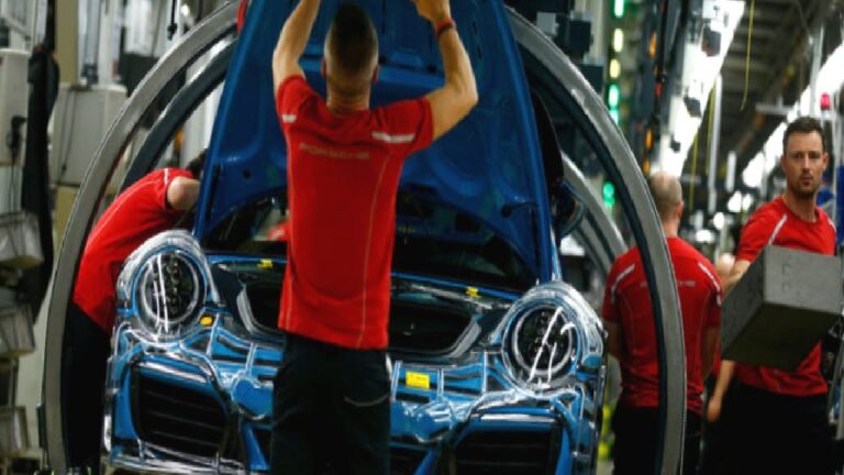 Almanya’da sanayi üretiminde otomotiv sektörünün başını çektiği daralma