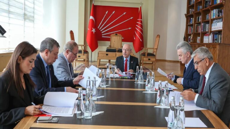 CHP Ekonomi Masası, borsadaki sert düşüşün ardından acil toplandı